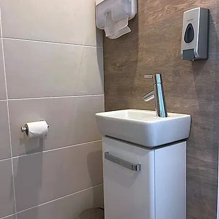 Hotel (adults Only)